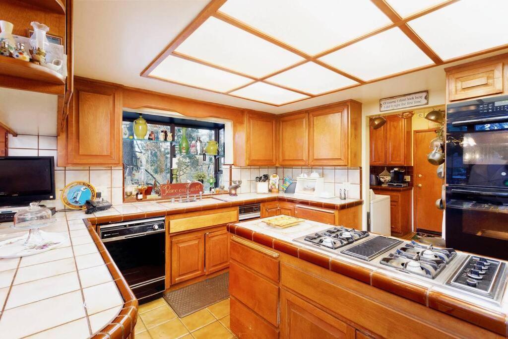 Lakeview 3-Story Winter Home Crestline Экстерьер фото