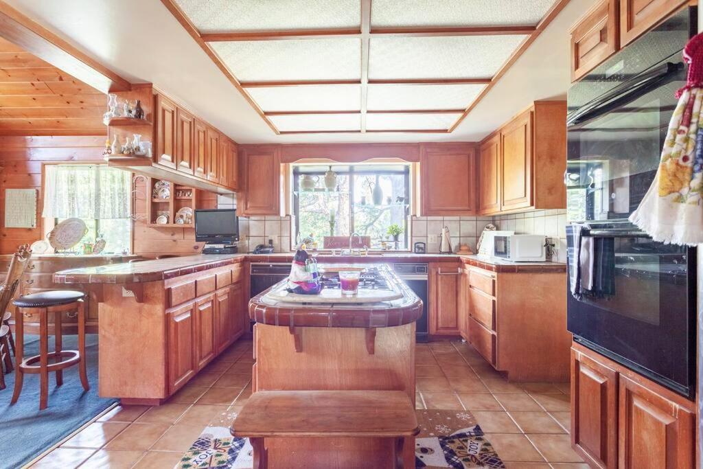 Lakeview 3-Story Winter Home Crestline Экстерьер фото